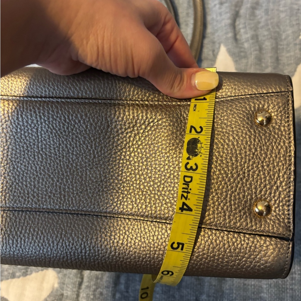 Salvatore Ferragamo Amy Medium Top Zip Shoulder Tote Bag Leather Gold - Picture 2 of 11